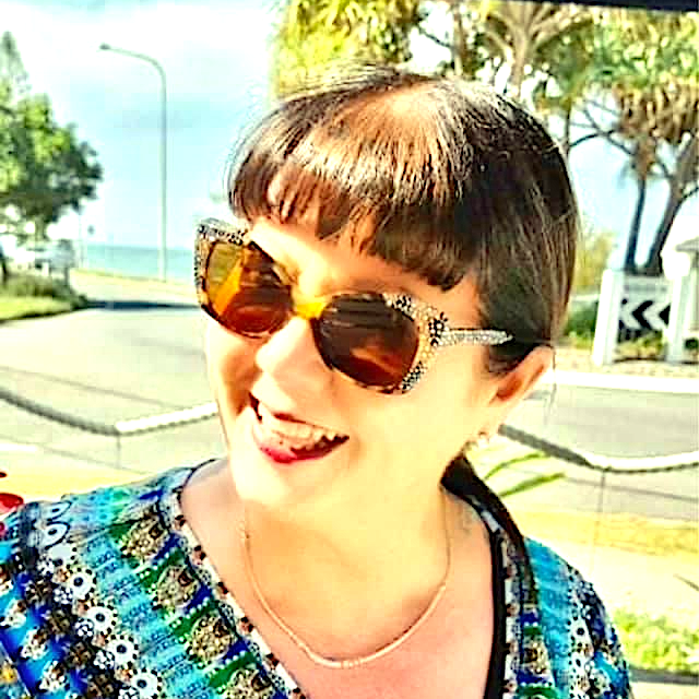 TWIZEL SWAROVSKI CRYSTAL Sunglasses